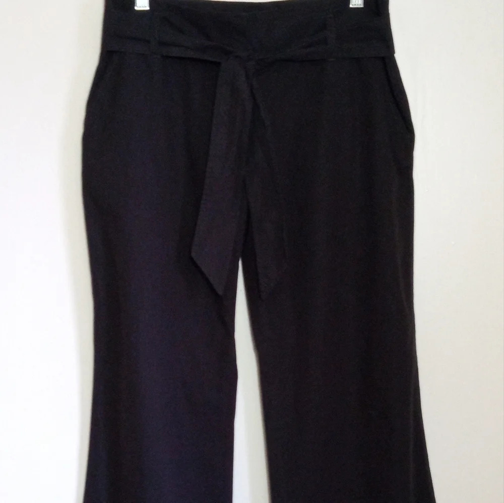 Daisy Fuentes black moda cotton flare leg pants with fabric belt